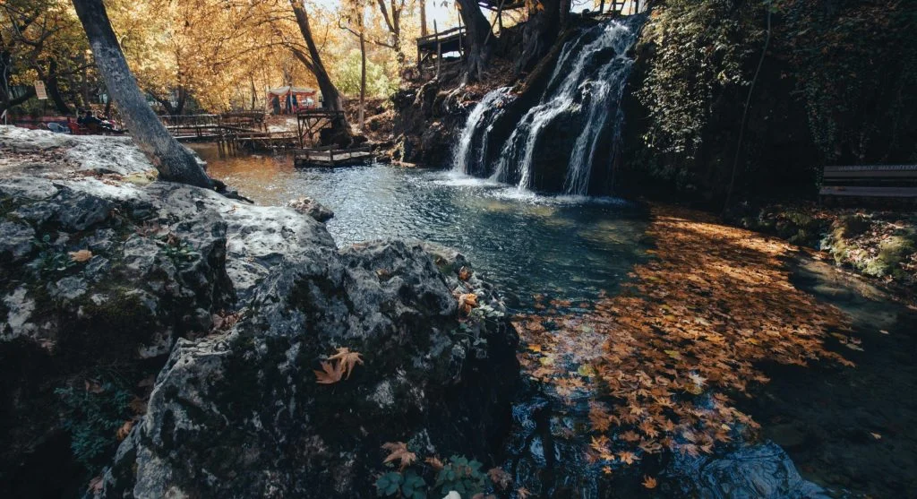 Seasonal scenery near waterfall retreat destinations