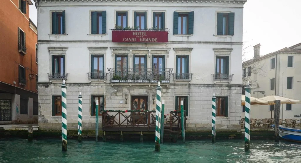7 Features Travelers Now Expect From Luxury Canal Hotels