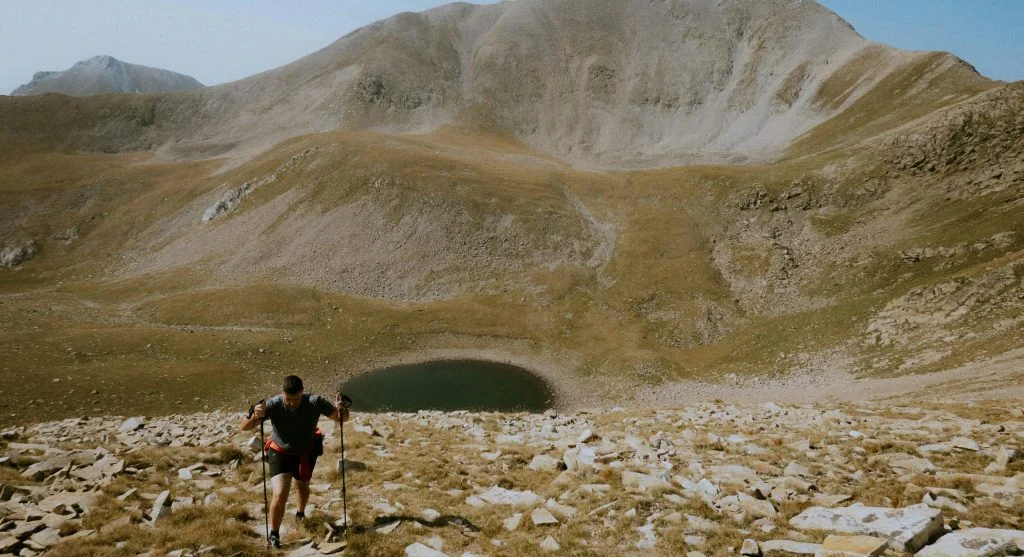 Lakeside hiking routes with luxurious surroundings