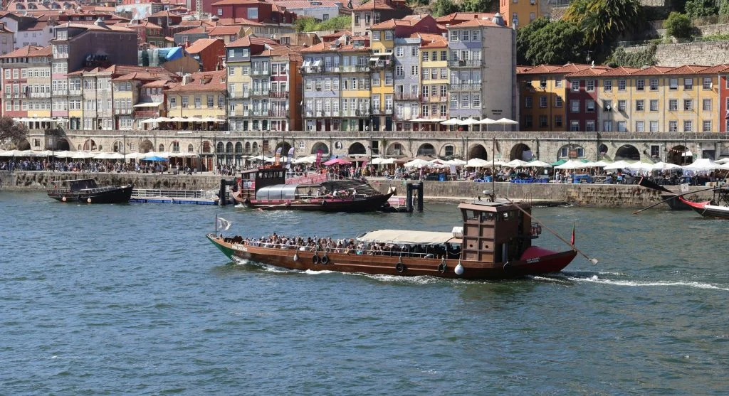 People dining outdoors on a historic city river cruise