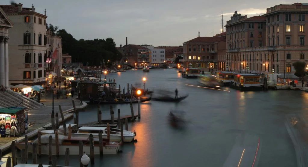Why Nighttime Canal Tours Are Becoming a Luxury Travel Trend