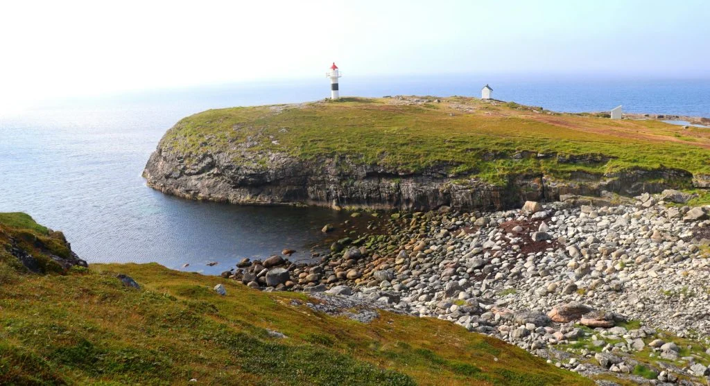 coastal walking trails near lighthouse